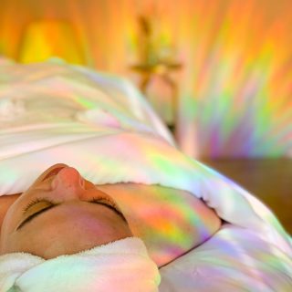 This weather✨The fog, the calm, the quiet energy of the world… just add a facial and let the atmosphere steep you in relaxation. 

Melt right into our infrared heated facial table🫠🤤💖🌈🔮

#bostonfacial #bostoncleanbeauty #bostonspa #boston #facialspa #synesthesia #reiki #energyhealing #energy